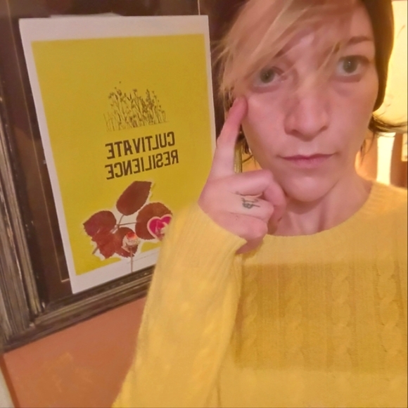 Right now just Cuban political prints and a cpl shots of outfits I put together. - Picture 5 of 16